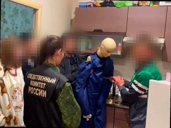 В Сочи произошло убийство мужчины, подробности случившегося рассказали в Следственном управлении СКР по Краснодарскому краю. 40-летнему уроженцу Республики Хакасия предъявили обвинение в убийстве по статье 105 УК РФ.