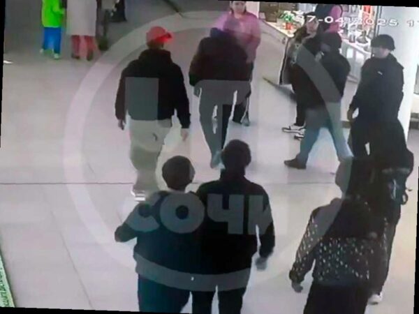 В Торговой галерее Сочи произошел конфликт между мужчиной и подростками