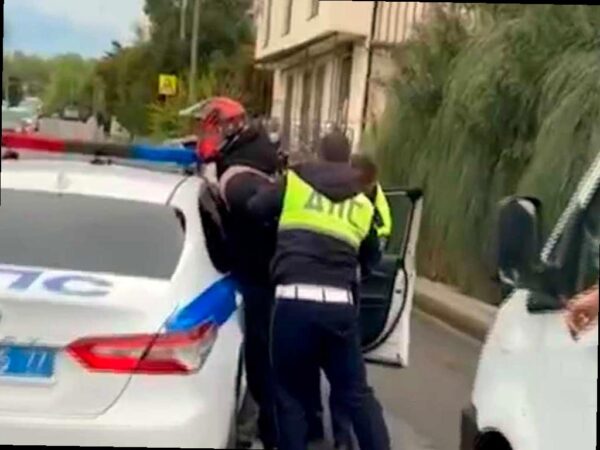 Мотоциклист нарушил закон в Сириусе: погоня с полицией