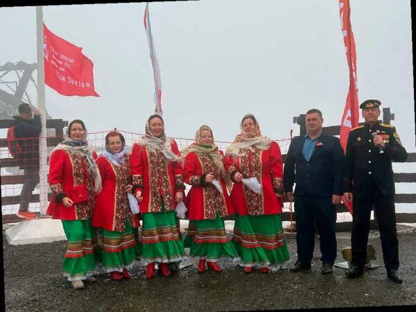 В горах Сочи появилось Знамя Победы