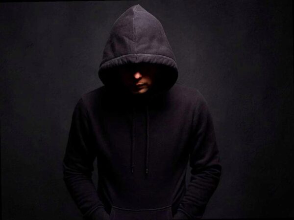 Дерзкий грабитель напал на семью ночью в Адлере