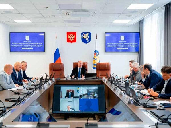 Въезд на территорию автомобильного пункта пропуска «Адлер» на границе с Абхазией планируют расширить. По информации из пресс-службы Росгранстроя РФ, количество полос движения увеличится до 10, семь из них будут на выезд из России, а три на въезд. В дальнейшем планируется увеличение общего количества полос до 28.