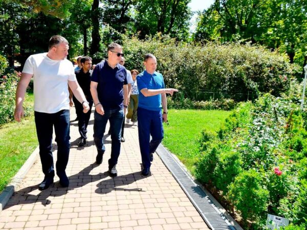 Депутат Виктор Тепляков оценил благоустройство парка «Ривьера» в Сочи