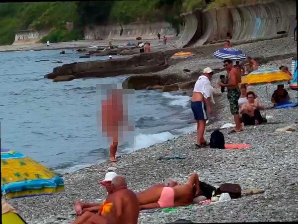 Голый турист пойман на пляже в Сочи