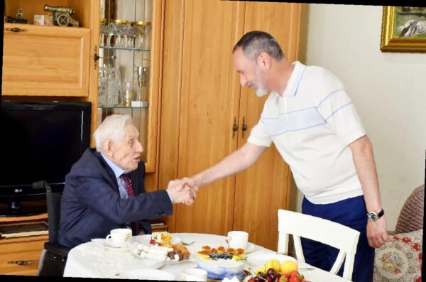«Поздравление ветерана Павла Сюткина с 103-летием от Виктора Теплякова»