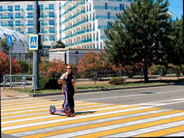 Умные камеры в Сириусе помогли выявить 600 нарушителей на самокатах