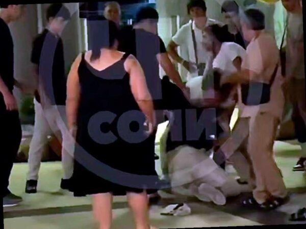 В центре Сочи произошел конфликт, в ходе которого толпа избила парня. Инцидент случился в Торговой галерее на улице Навагинской вечером минувшей пятницы. Видеозапись драки была опубликована в телеграм-канале «ЧП Сочи».