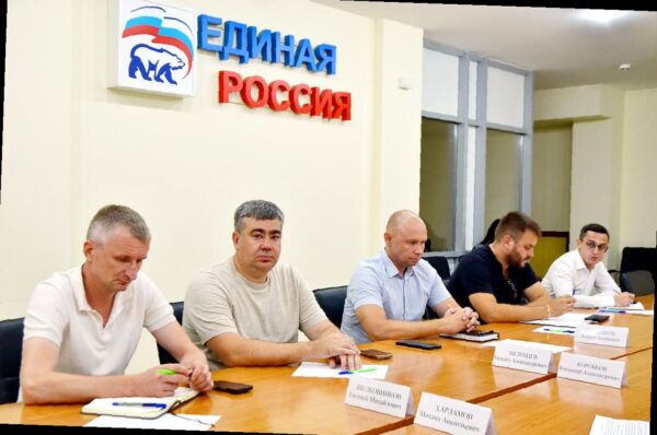 «Виктор Тепляков обсудил состояние автозаправок в Сочи»