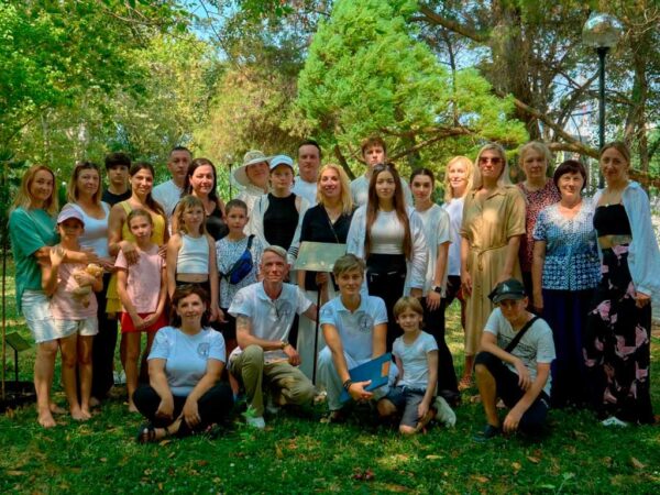 «Оливковое дерево» украсило Приморскую набережную в Сочи