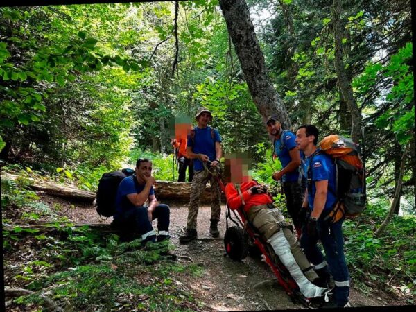 Туриста с поврежденной ногой спасли в горах Сочи