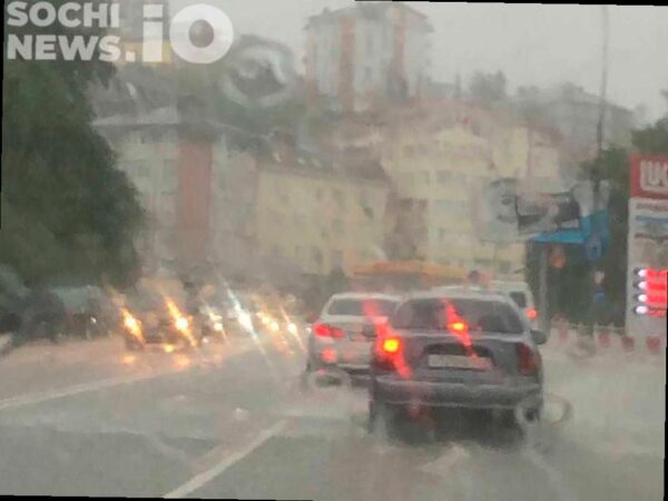 Сочи готовится к ливням, пляжи могут быть закрыты