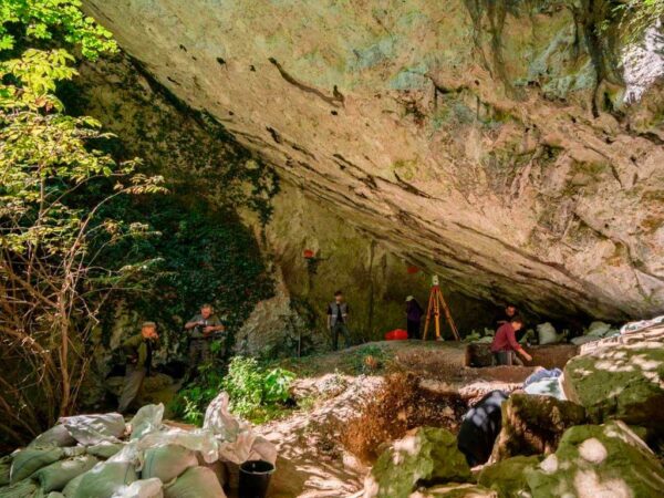 Археологи из России и Китая изучают грот Ахцу в Сочи