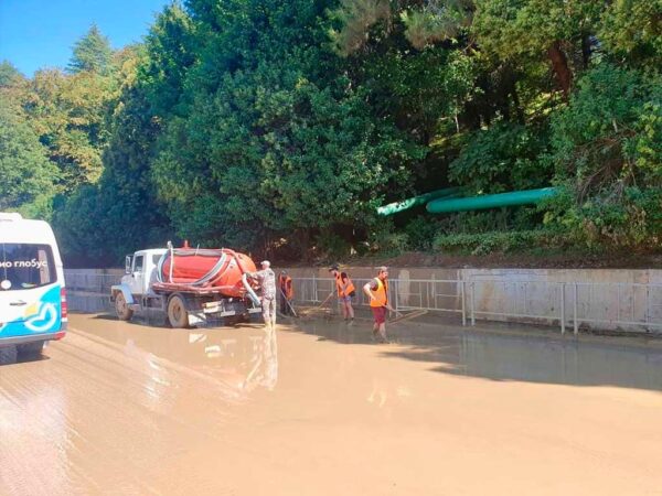 Часть федеральной трассы в Сочи затопили грунтовые воды