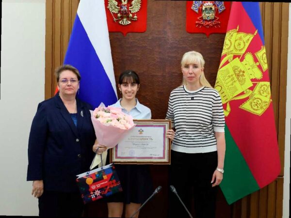 Шахрони из Сочи стала призером олимпиады по китайскому языку