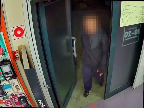 Грабитель в Сочи оставил жертвам смартфон и паспорт