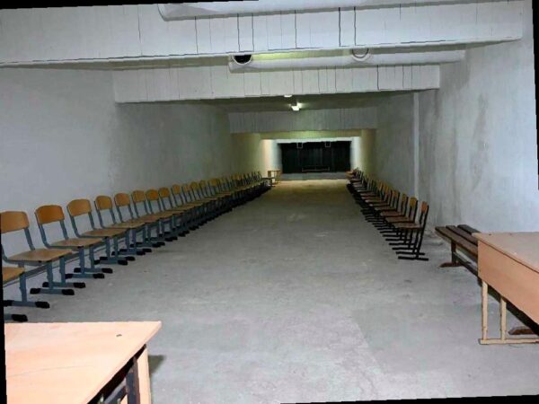 Обустраивают укрытия для детей в школах и детских садах Сочи