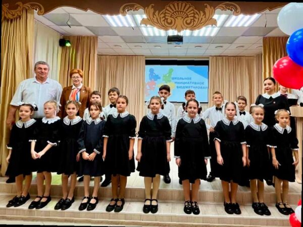 В школах Лазаревского района Сочи открыли новые актовые залы