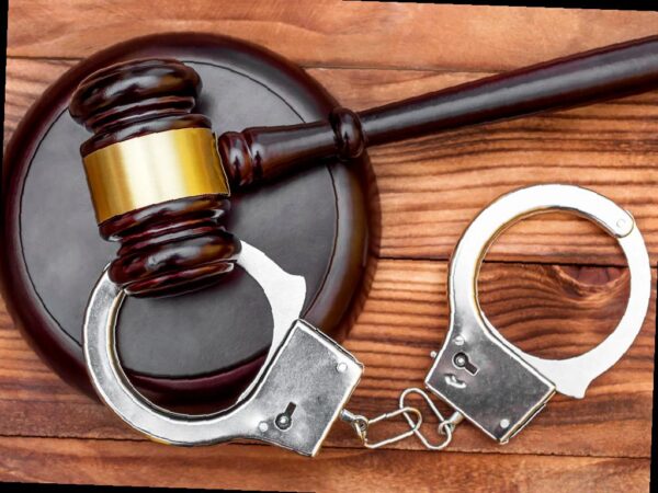 Женщину из Сочи задержали за кражу украшений