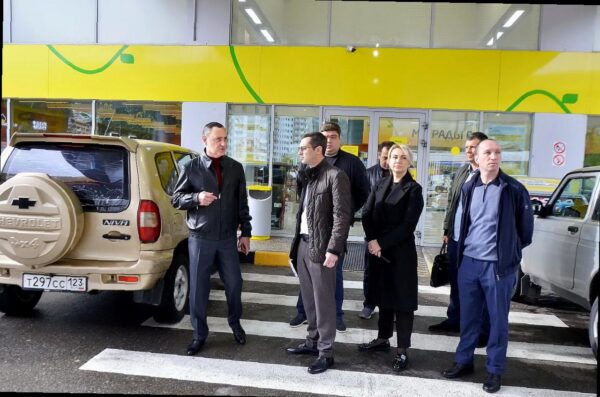 «Виктор Тепляков осмотрел заправки в Сочи»