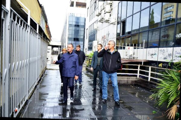 «Виктор Тепляков осмотрел торговую галерею на улице Навагинской в Сочи»