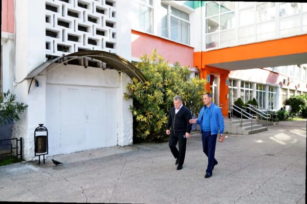 «Виктор Тепляков посетил гимназию №8 в Сочи»