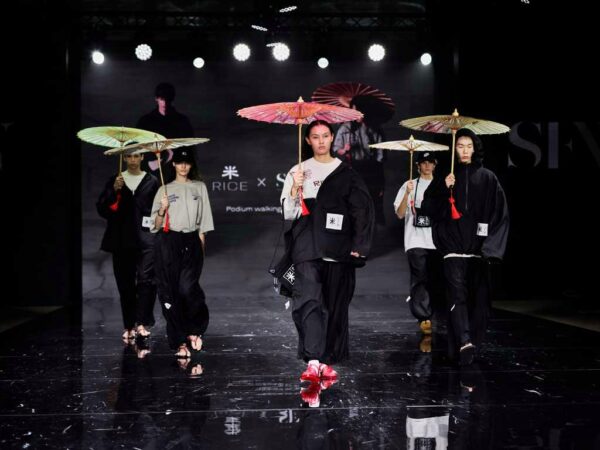 В Сочи прошла Неделя моды, где дизайнеры и модели представили актуальные коллекции сезона. Бренд Rice из Екатеринбурга показал одежду с изображениями курортных достопримечательностей, таких как Красная Поляна и Олимпийский парк. Подробности и фото можно посмотреть по ссылке: https://sochinews.io/2025/11/4-13/.