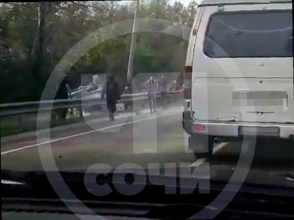 В Сочи произошло серьезное ДТП с участием внедорожника, есть пострадавшие