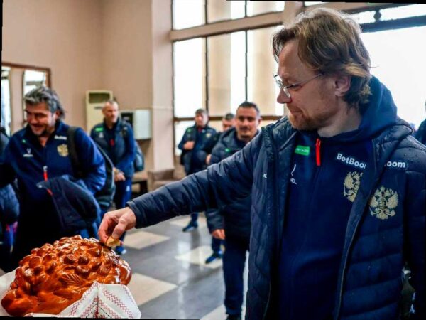 Футбольные сборные России и Перу прибыли в Сочи для товарищеских матчей