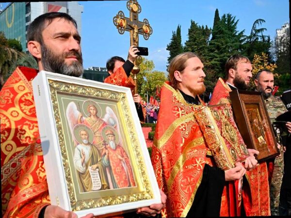 В Сочи прошел Крестный ход в честь дня покровителя курорта