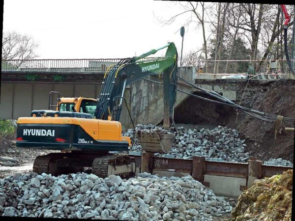 Ремонт моста через реку Мацеста в Сочи будет завершен в этом году