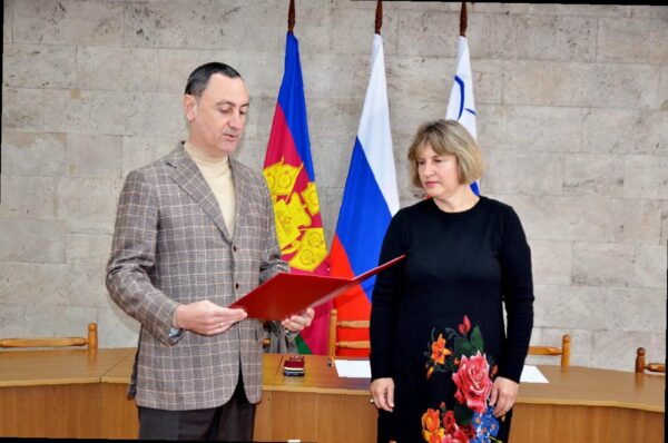 «Виктор Тепляков наградил лучших специалистов Сочи»