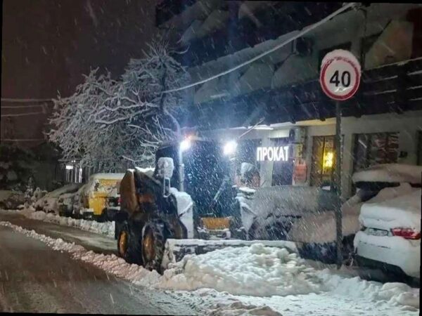 Ночью в Сочи выпал сильный снег, ожидаются дальнейшие осадки