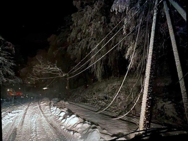 В Сочи временно отключат электричество на нескольких улицах из-за непогоды