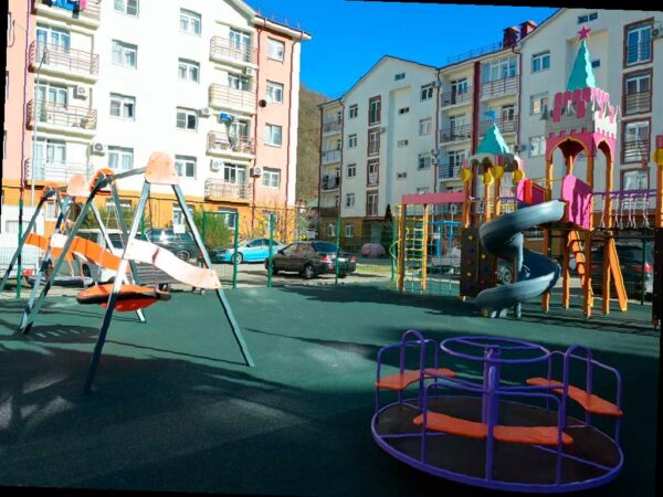 В посёлке Эстосадок на улице Эстонская скоро откроются две новые зоны для семейного отдыха. Согласно сообщению администрации Сочи, работы на новых площадках почти завершены.