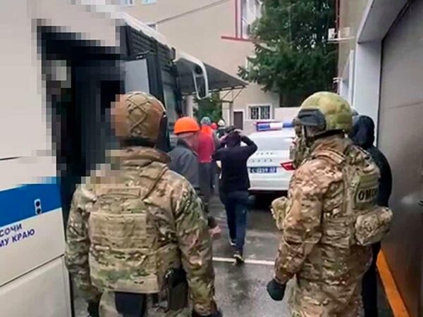 Рейд на стройплощадке в Адлере: более 30 человек проверены