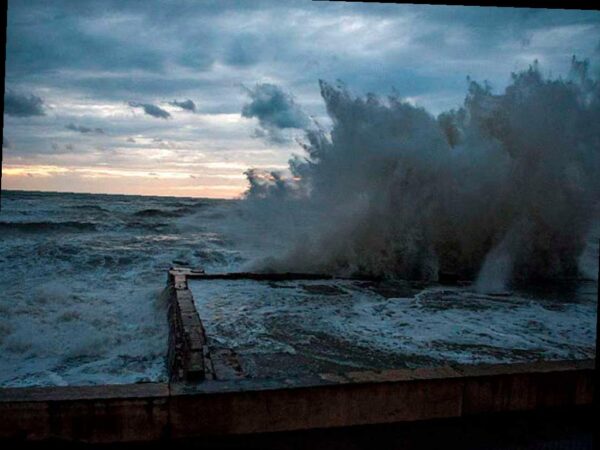 В Сочи ожидается усиление ветра и шторм