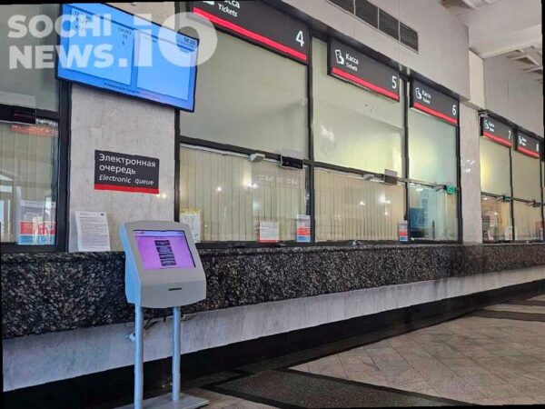 Из-за погодных условий задерживается отправление нескольких поездов в Адлер