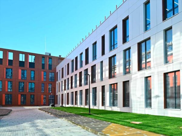 Готовность новой школы в Бытхе более 93%