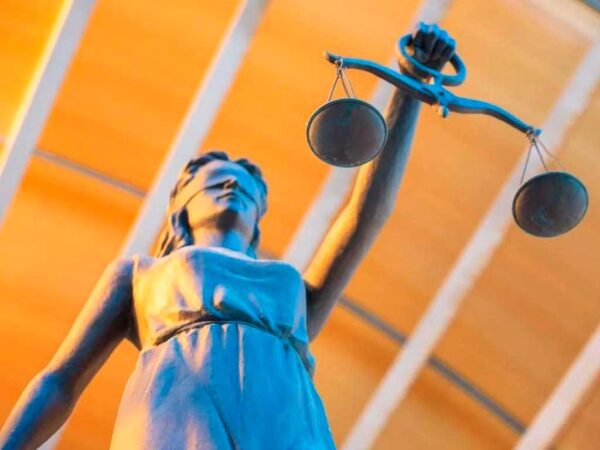 Полицейские в Сочи осуждены за получение взятки автомобилем