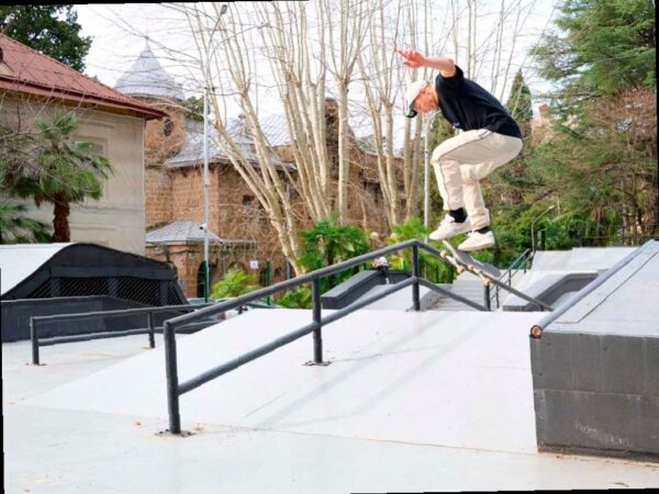 В Сочи после трехлетнего перерыва открыли обновленный скейт-парк