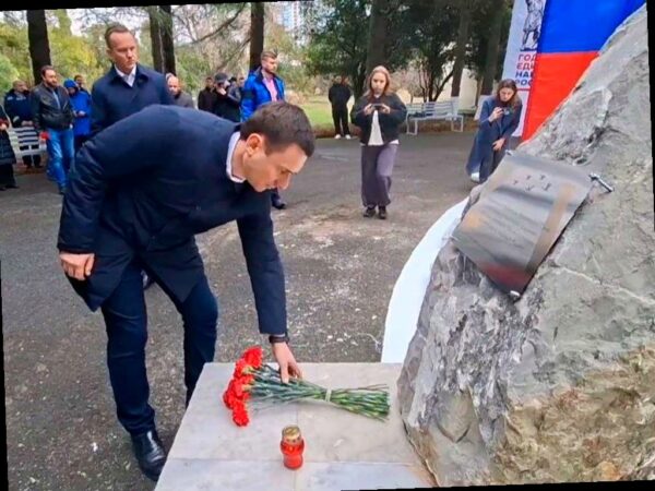 В Сочи сотрудники «Водоканала» почтили память погибших коллег — участн